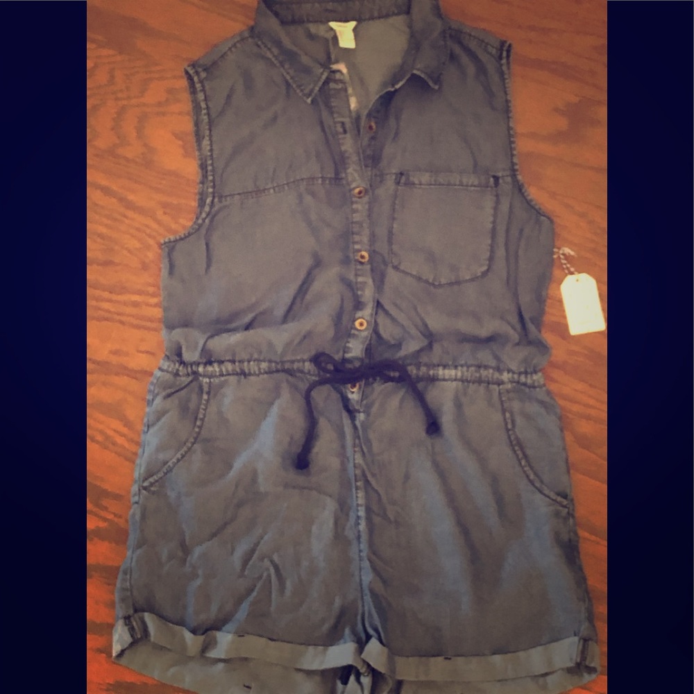 Forever 21 Sleeveless Denim Romper. Size Large.